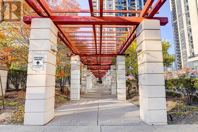 155 Beecroft Rd in Toronto, ON - Building Photo - Building Photo