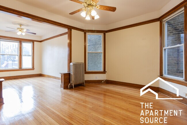 property at 3326 N Clark St