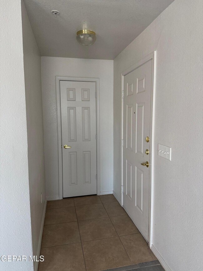 6027 Brook Hollow Dr in El Paso, TX - Building Photo - Building Photo