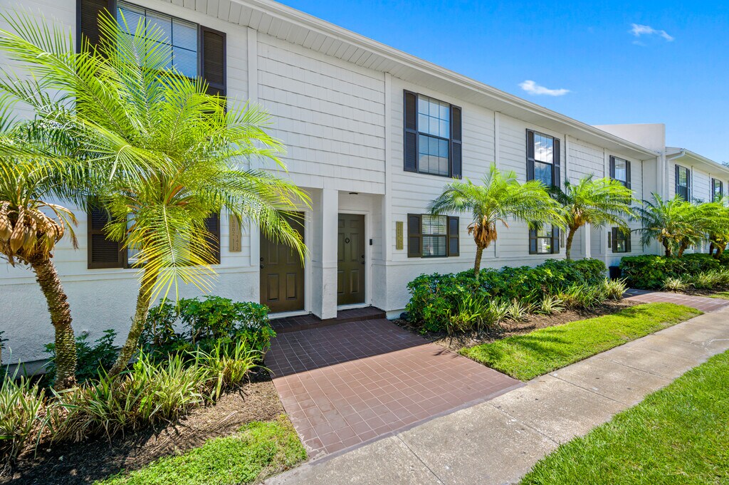 Armature Gate Townhomes Tampa, FL Apartments