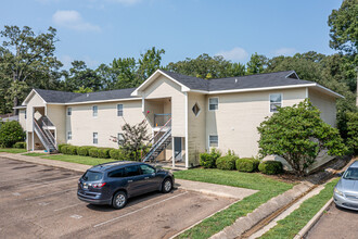 Oakhurst Apartments in El Dorado, AR - Building Photo - Building Photo