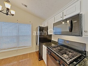 558 The Blvd in Newnan, GA - Foto de edificio - Building Photo