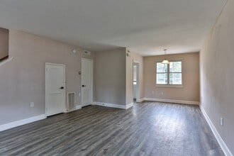 The Oaks at Anderson Apartments in Anderson, SC - Foto de edificio - Building Photo
