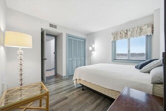 100 Lands End Blvd, Unit 318 in Myrtle Beach, SC - Foto de edificio - Building Photo