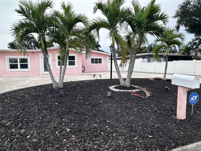 10659 108th St N in Largo, FL - Building Photo - Building Photo