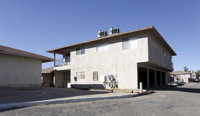 1151 Barstow Rd in Barstow, CA - Foto de edificio - Building Photo