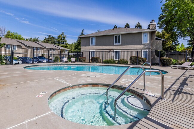 River Run in Vacaville, CA - Foto de edificio - Building Photo