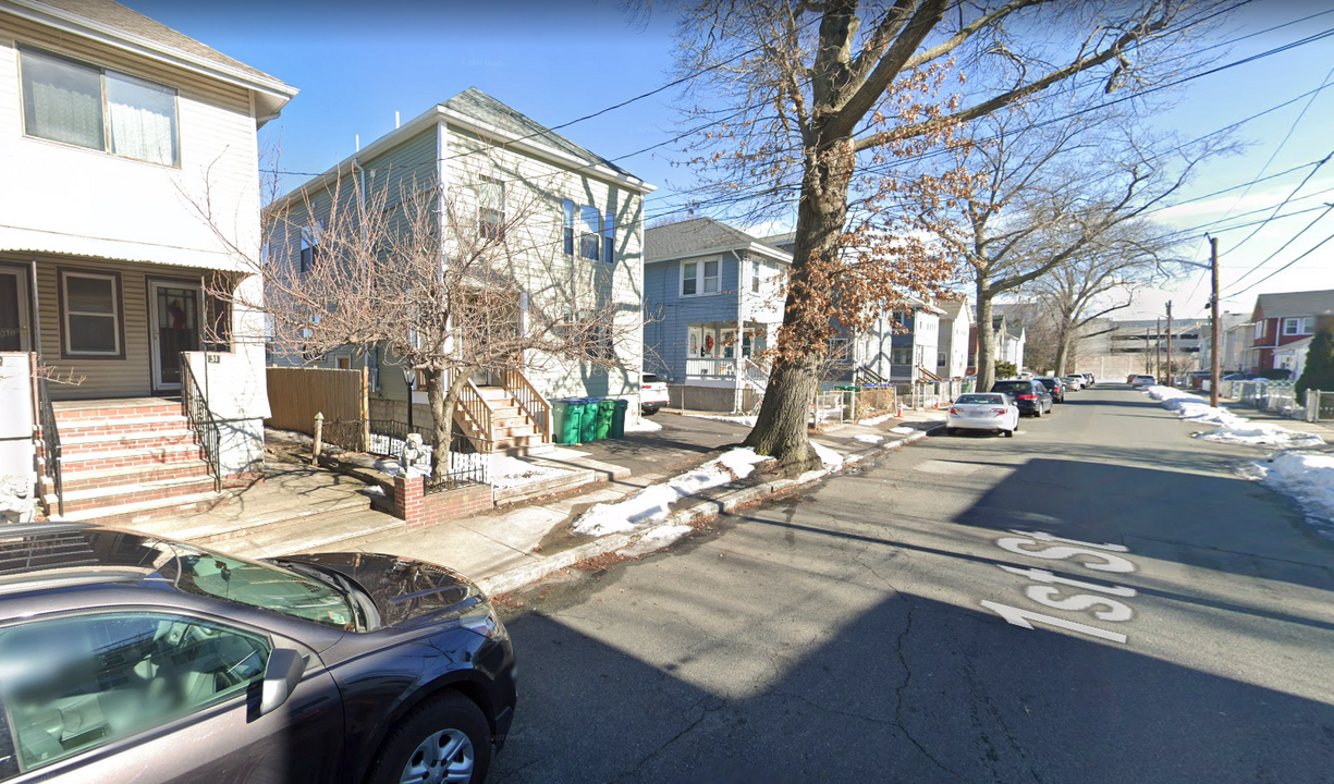 27 1st St, Unit 2 in Medford, MA - Foto de edificio