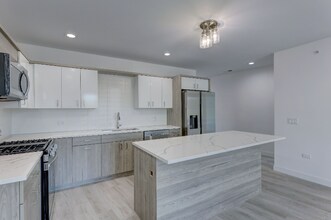 8110 Lincoln Ave in Skokie, IL - Building Photo - Building Photo