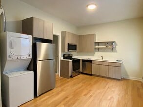 1452 W Taylor St, Unit 2F in Chicago, IL - Building Photo - Building Photo