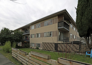 West Drive Estates in Vancouver, BC - Building Photo - Building Photo