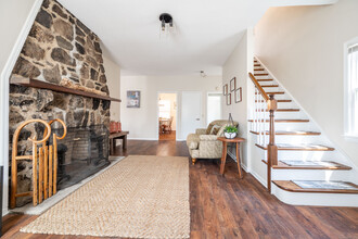 20 Musnug Rd in Danbury, CT - Building Photo - Building Photo