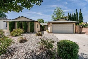 6575 Cleomoore Ave in Los Angeles, CA - Building Photo