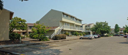 Oak Park Apartments in Corvallis, OR - Building Photo - Building Photo