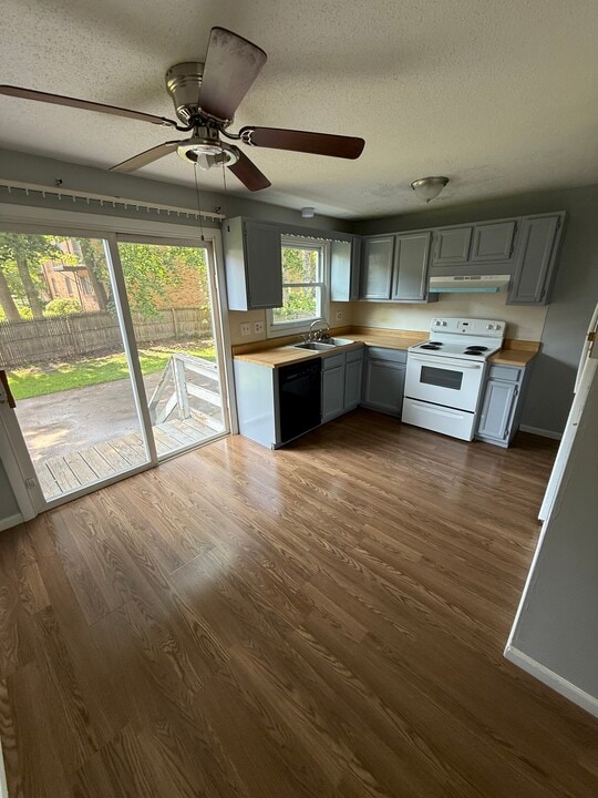 152 Walnut St in Agawam, MA - Building Photo