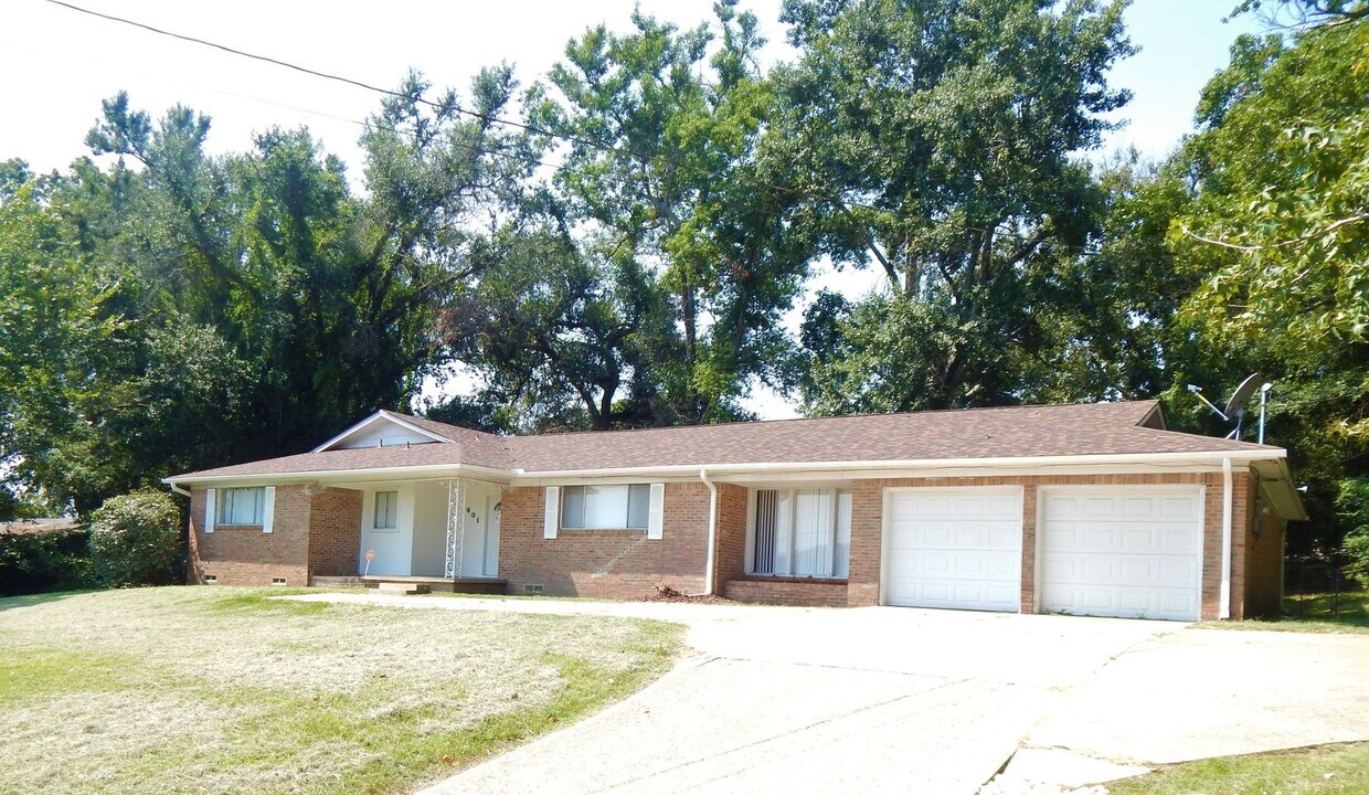 3601 Paluxy Dr in Tyler, TX - Building Photo