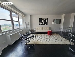 135 Ocean Pkwy in Brooklyn, NY - Building Photo - Building Photo
