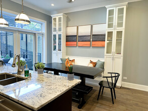 113 W Elm St in Chicago, IL - Building Photo - Building Photo