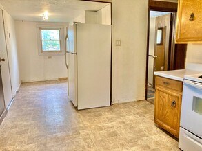 1004 Grant St in Hutchinson, KS - Building Photo - Building Photo