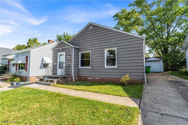 571 Helper Dr in Bedford, OH - Building Photo - Building Photo