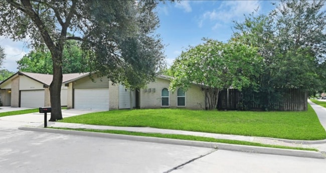 2239 Fairgreen Dr in Missouri City, TX - Building Photo - Building Photo