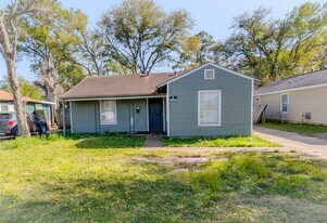 378 Garland Ave in Beaumont, TX - Building Photo