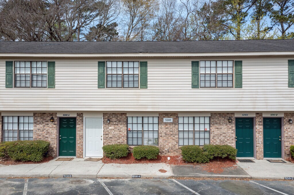 Oakridge Townhouses Apartments in North Charleston, SC