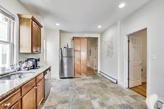 47 Hillside St, Unit 1 in Boston, MA - Foto de edificio - Building Photo