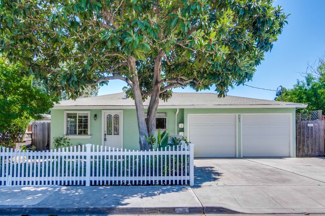 185 Escuela Ave in Mountain View, CA - Building Photo