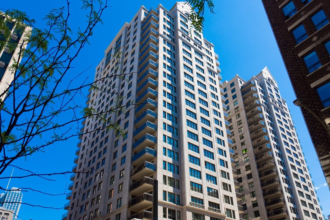 1200 Blvd. De Maisonneuve Ouest in Montréal, QC - Building Photo