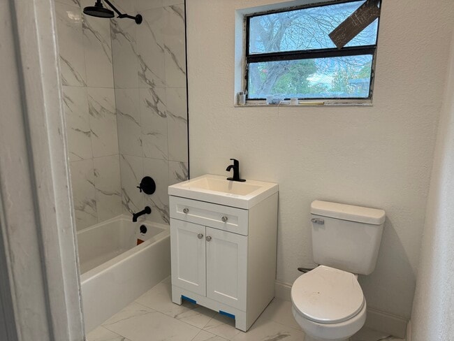 2960 NW 187th St in Miami Gardens, FL - Building Photo - Building Photo