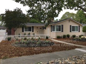 2113 Parkwood Way in San Jose, CA - Building Photo