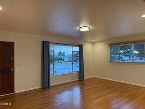 5651 N Bryn Mawr St in Ventura, CA - Foto de edificio - Building Photo