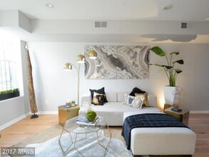 624 14th Pl NE in Washington, DC - Foto de edificio - Building Photo