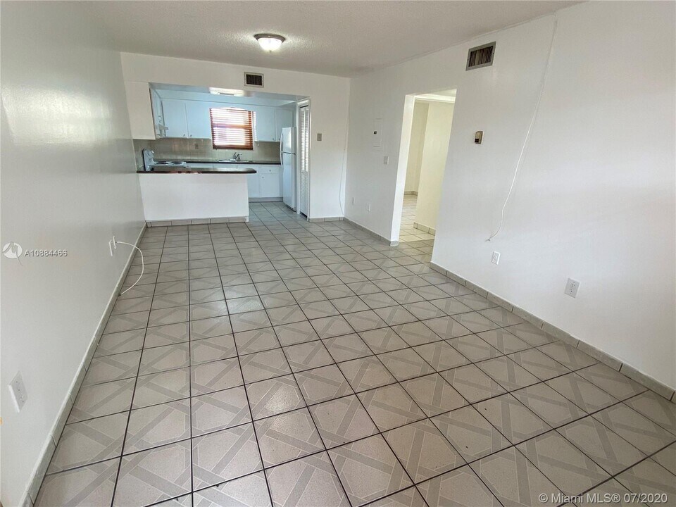 2600 NW 14th St-Unit -2 in Miami, FL - Building Photo