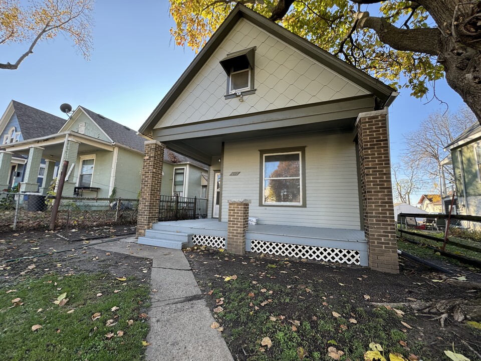 617 Splitlog Ave in Kansas City, KS - Building Photo