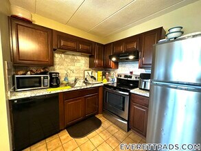 881 Broadway, Unit 65 in Everett, MA - Building Photo - Building Photo