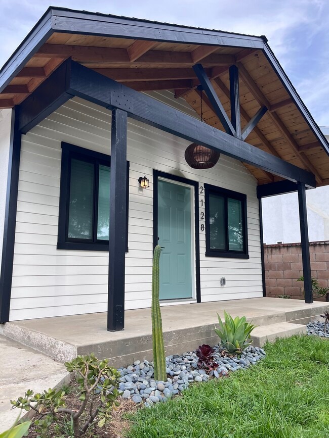 2128 El Sereno Ave in Altadena, CA - Building Photo - Building Photo