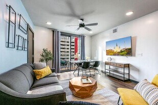 611 Commerce St in New Orleans, LA - Building Photo