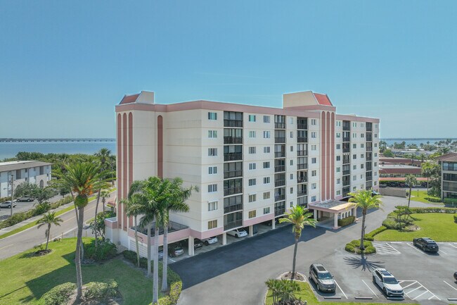 Imperial Cove Condominiums in Clearwater, FL - Foto de edificio - Building Photo