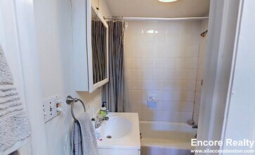 37 Cooper St, Unit 4 in Boston, MA - Foto de edificio - Building Photo