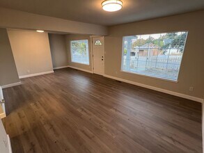 238 N Delaware Ave in Wenatchee, WA - Building Photo - Building Photo