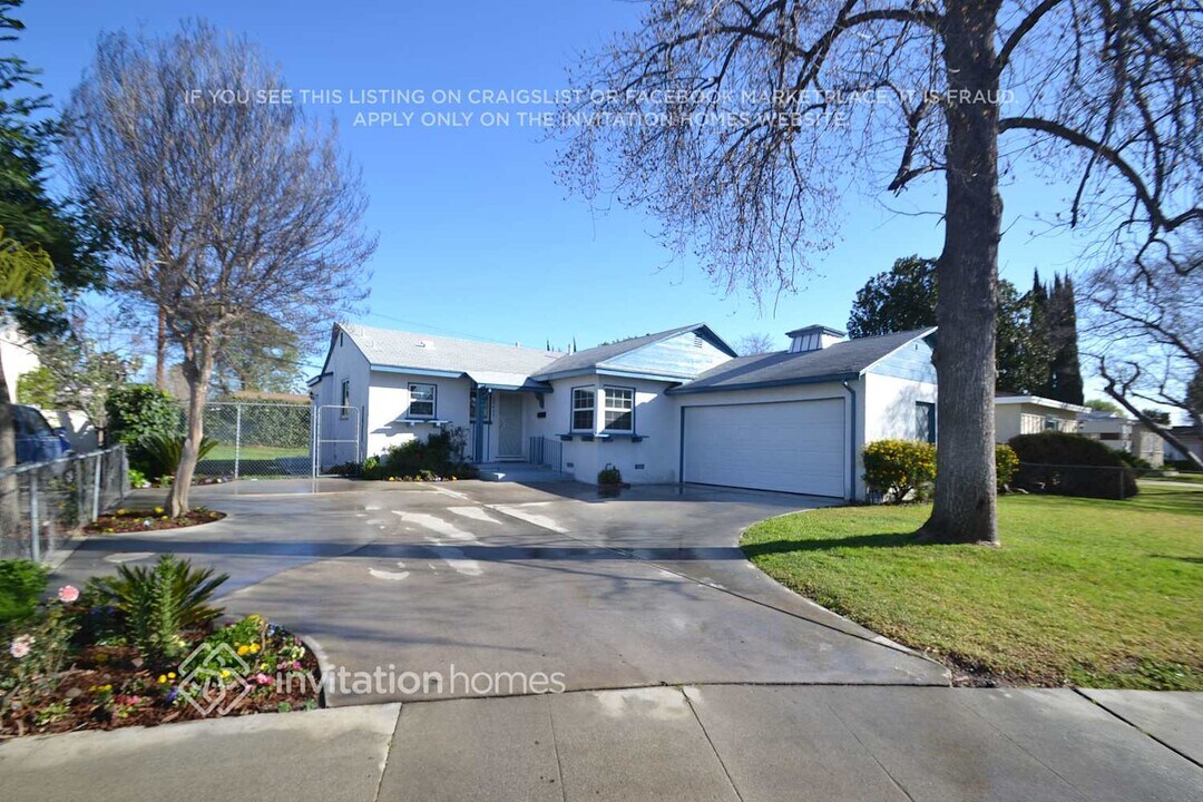 20457 Schoolcraft St in Los Angeles, CA - Building Photo