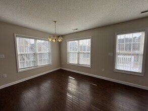 301 W Willowood Ln in Jacksonville, NC - Building Photo - Building Photo