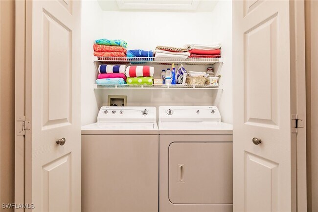 2516 Orchid Bay Dr in Naples, FL - Foto de edificio - Building Photo