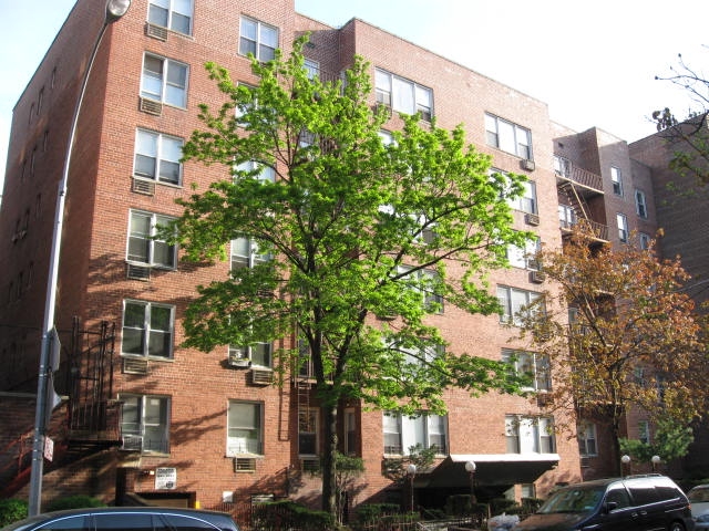 110-48 72nd Ave in Flushing, NY - Foto de edificio