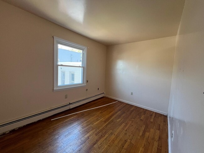 52 Yale Ave in Jersey City, NJ - Building Photo - Building Photo