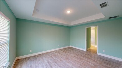 621 NW 7th Pl in Cape Coral, FL - Building Photo - Building Photo