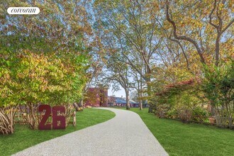 26 Ruxton Rd in East Hampton, NY - Building Photo - Building Photo