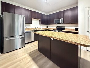 1890 Sweetbroom Cir in Lutz, FL - Building Photo - Building Photo